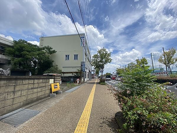 前に整備された歩道があるため安心です