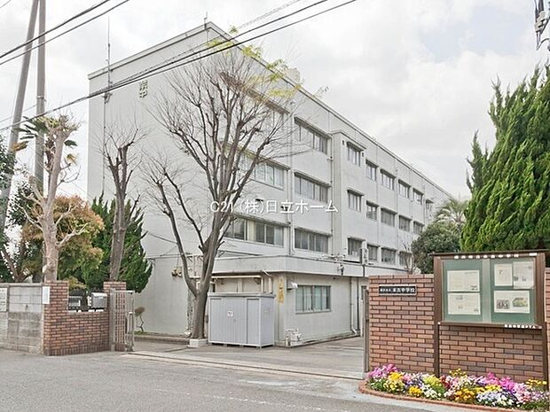 横浜市立末吉中学校まで895m、昭和22年　4月　創立　私たちは　高め合う・やりぬく・感動する 生き方を大切にします