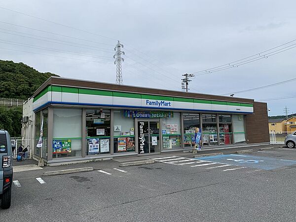 ファミリーマート日高萩原店（0.87km）