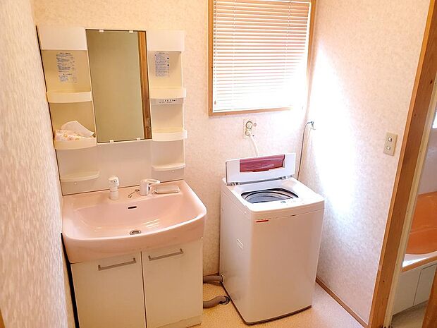【洗面・脱衣所】750タイプの洗面化粧台は、シャワー水栓になっているので、朝の身支度も捗ります。
