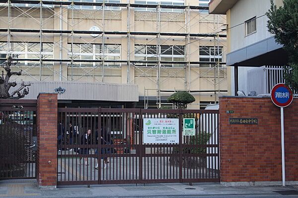 春日出中学校 「約束を守る・挨拶をする・人のために頑張れる人になる、といった人としてできて当然のことが自然体でできる」を合言葉に、生活指導を基盤とした教育活動を進めています。