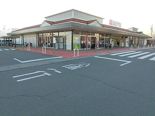 西友飯田鼎店 710m