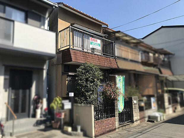 最寄りのスーパーやコンビニまで徒歩圏内で生活便利です。