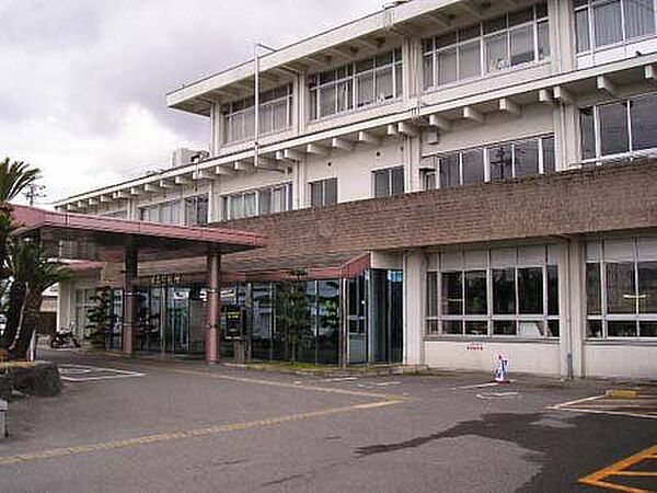 岩出市役所まで571m