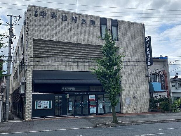 銀行 京都中央信用金庫竹田支店 240m