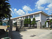 御津小学校まで460ｍ