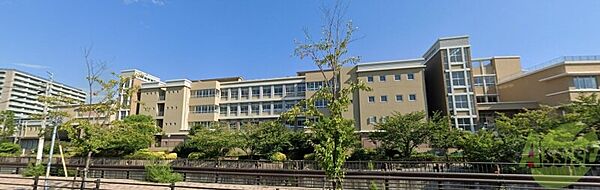 神戸市立夢野の丘小学校 654m
