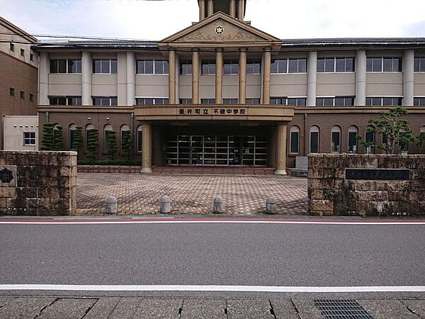 垂井町立不破中学校 1470m