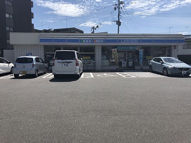 ローソン 熊本健軍町店まで約600ｍ 　24時間営業 　角地にあるためどこからでも入りやすいです。