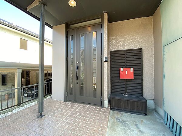 ダブルロックの玄関は防犯面の安心です