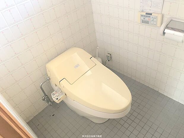 温水洗浄便座。トイレは各階1カ所ずつあります。