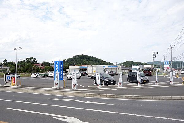 ローソン足利大月町店（812m）