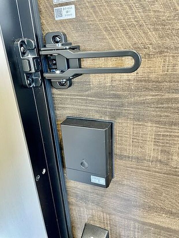 玄関はスマートキーで施錠可能なので防犯対策もバッチリです。