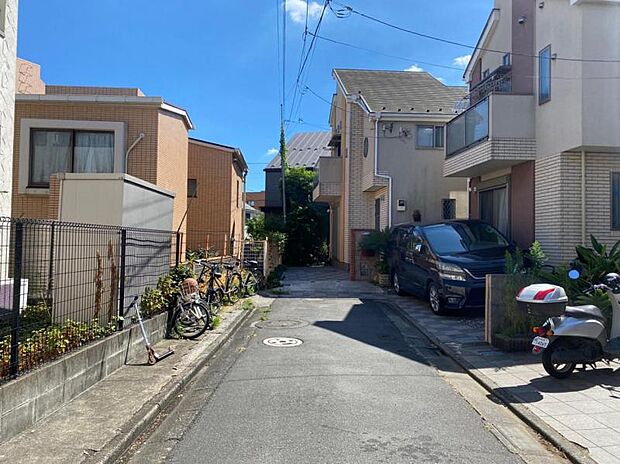 陽とともに、時間によって顔を変える街の景観から、星空や夜景に負けないデザインの映える外観。この街ならではの美しい風景と、ここから紡がれる物語を建物外観から始まります。