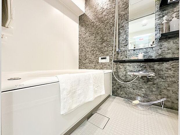 ホテル空間を彷彿とさせるおしゃれな浴室。