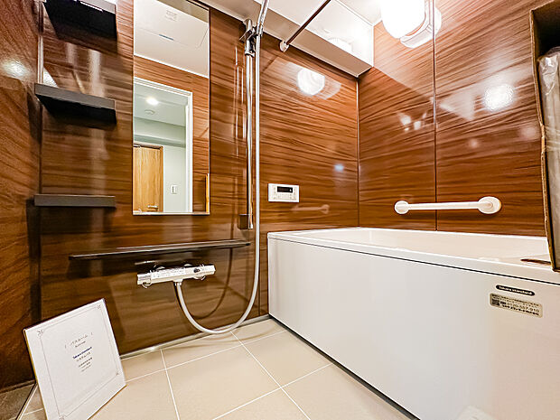バスルームは、1日の疲れを取り、心身を癒すことができる場所。住まいの中のリラクゼーション空間です。浴室乾燥機も完備されております。室内（2023年12月9日）撮影