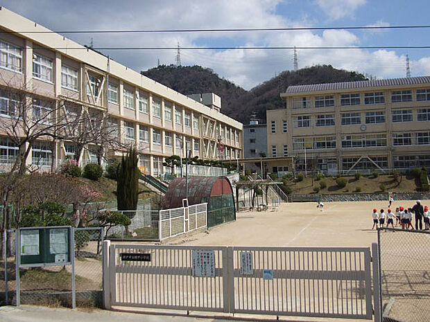 神戸市立鶴甲小学校