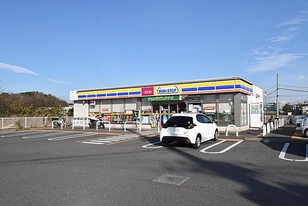 ミニストップ市川東高校前店 徒歩1分。 80m