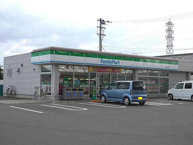 コンビニファミリーマート丸亀山北町店：徒歩6分（480ｍ）