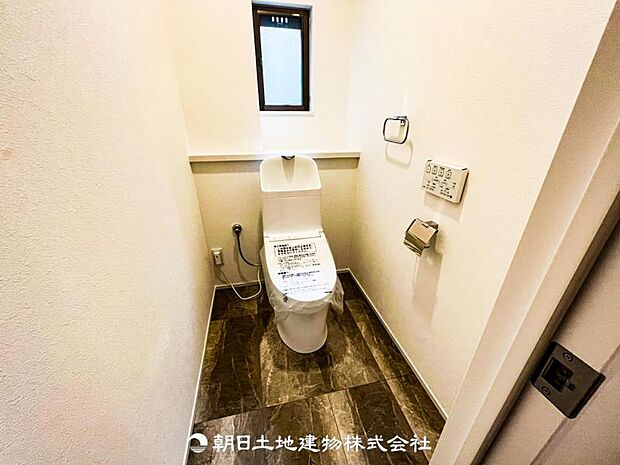 毎日使うトイレもきれいにお手入れできます。新規に交換されておりますので安してご使用できます。