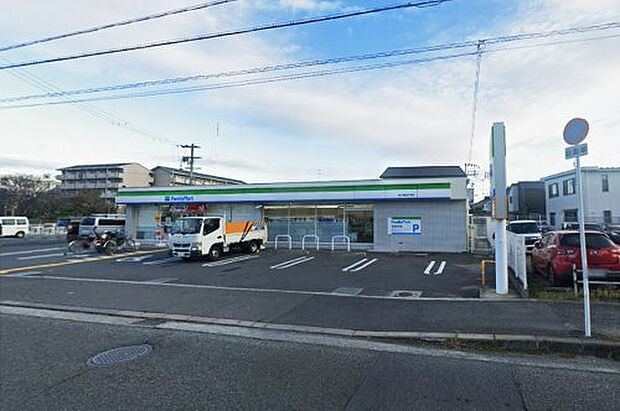 【コンビニエンスストア】ファミリーマート泉大津尾井千原店まで210ｍ