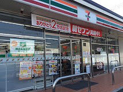 コンビニ 200m セブン-イレブン 福生北田園2丁目店(徒歩3分)