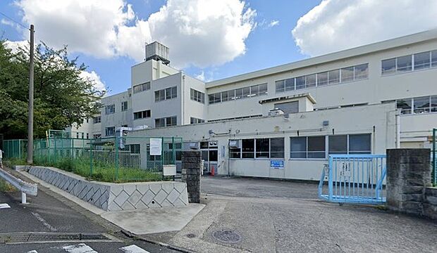 町田市立鶴川第四小学校（700m）