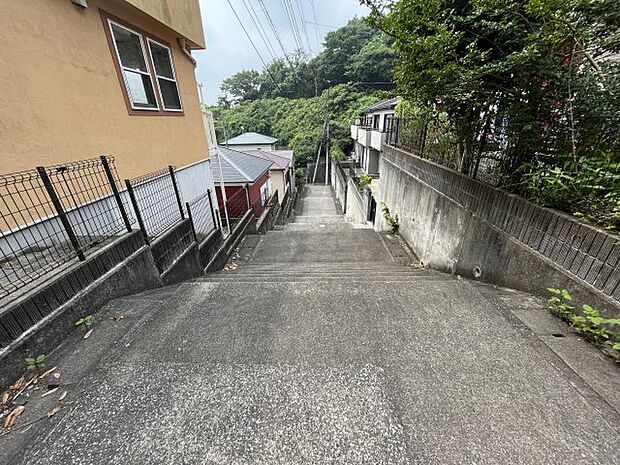 前面道路（階段）