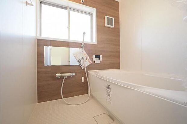 バスルームもリフォームにて新規交換済み。2階浴室のため、防犯面でも安心