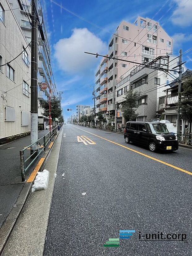 広々とした前面道路です