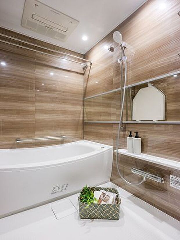 浴槽・洗い場共にゆとりのあるバスルームです。美しいカーブと全身を包み込むような入浴感が特長の浴槽です。