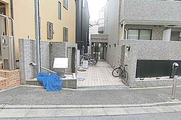 現在賃貸中の為、自己使用は出来ません（家賃収入を得る投資用不動産です）。