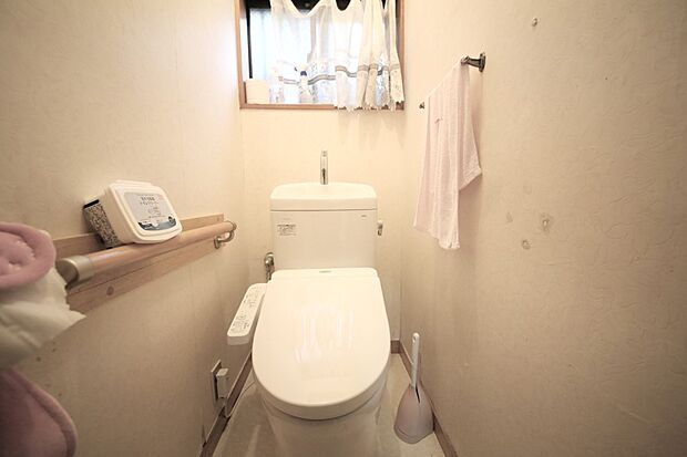 温水洗浄便座付きのトイレで、いつも快適にご利用になれます♪