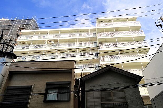 鉄骨鉄筋コンクリート造、8階建てのマンションです♪