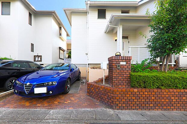 間口が広く車の出し入れがスムーズです