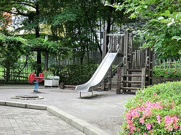 【公園】中央公園まで780ｍ