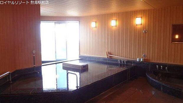 温泉大浴場：ゆったりとした広さが魅力です。