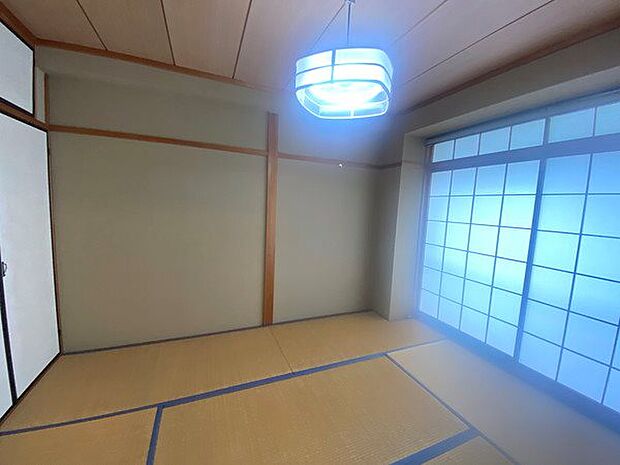 【和室】リビングダイニングに隣接する和室。多彩なライフスタイルに順応可能です。