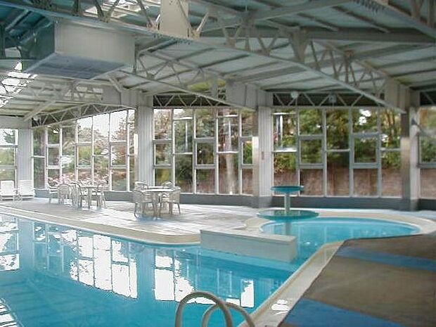 【プール】2階にあるプール。リゾート使用の方も定住の方も嬉しい施設です。