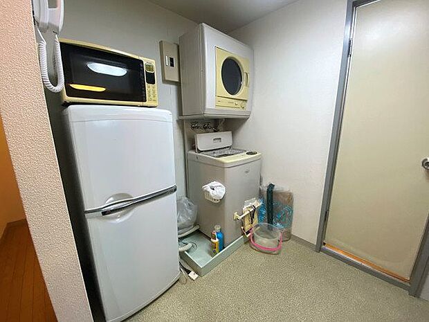 【キッチン】洗濯用防水パンが設置されております。