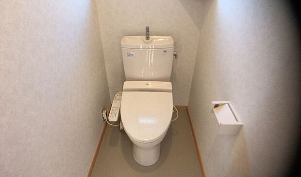 トイレは大きさや形、機能、抗菌性などが異なる多種多彩なタイプが各メーカーから出ています。それぞれに良さがあるため、事前にどういったタイプのトイレがいいのかをご家庭内で決めて、内見に行くといいでしょう。