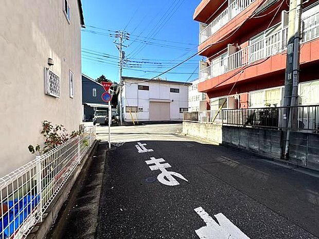 眺望を気にして物件を探す場合、前面に建物が建っていないか現地で確認しましょう！前面に建物があると景色はもちろん、日当たりや風通しにも影響が出てきます。住んだ時のことを想像しながら現地見学をしましょう。