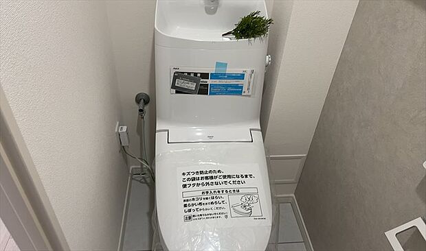 トイレは大きさや形、機能、抗菌性などが異なる多種多彩なタイプが各メーカーから出ています。それぞれに良さがあるため、事前にどういったタイプのトイレがいいのかをご家庭内で決めて、内見に行くといいでしょう。