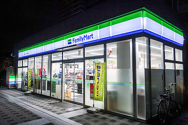 【コンビニエンスストア】ファミリーマート　品川シーサイド駅前店まで971ｍ