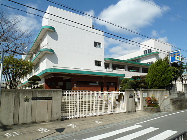 茨木市立畑田小学校　約610ｍ