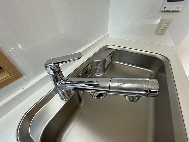 浄水器内蔵のシャワー水栓付シンク