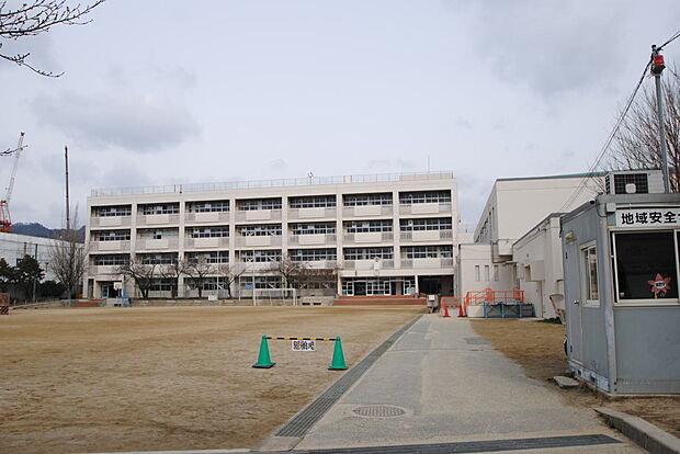 【小学校】箕面市立箕面小学校まで957ｍ