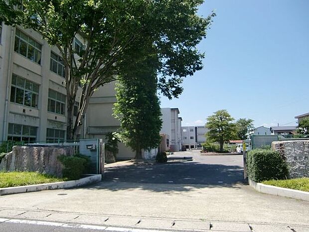 豊田市立猿投台中学校（青木・西広瀬小学校より進学）特別支援学級あり。確かな学力の育成を目指し、学習の構えの向上（学習規律・習慣の向上）、基礎基本の定着、習熟度に応じた指導に取組まれています。 500m