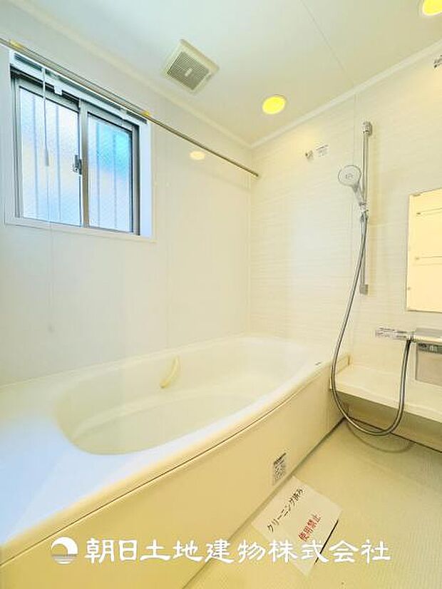 【ユニットバス】1坪のタイプの浴槽はご家族でもお一人でもくつろげる広さとなっており浴室乾燥機は花粉や梅雨時期に大活躍です！！