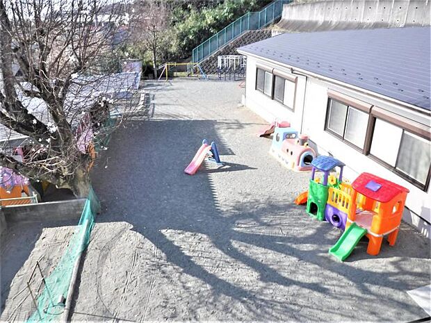 【瑠璃光寺保育園】　自分の事は出来るだけ自分でする園です。もちろん、どうしても出来ない時は、先生も友達も手伝ってくれます。 1年を通して色々なイベントがあります。